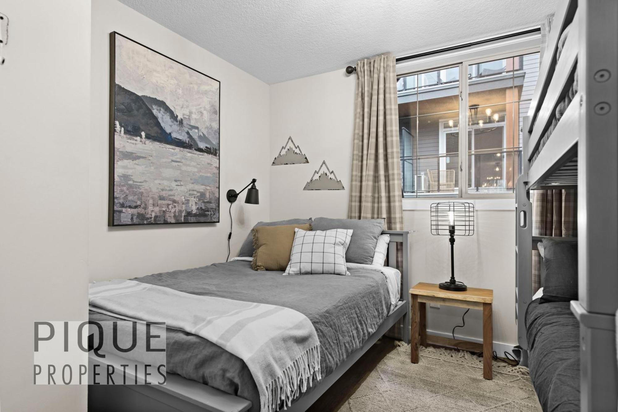 Mystic Mountain Chalet, Heated Outdoor Pool & Hot Tub, Free Parking, Fast Wifi! Canmore Eksteriør billede