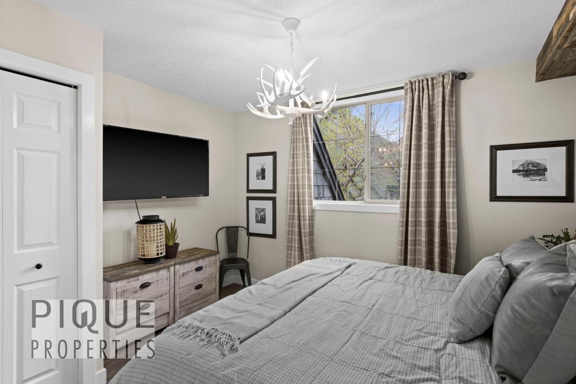 Mystic Mountain Chalet, Heated Outdoor Pool & Hot Tub, Free Parking, Fast Wifi! Canmore Eksteriør billede