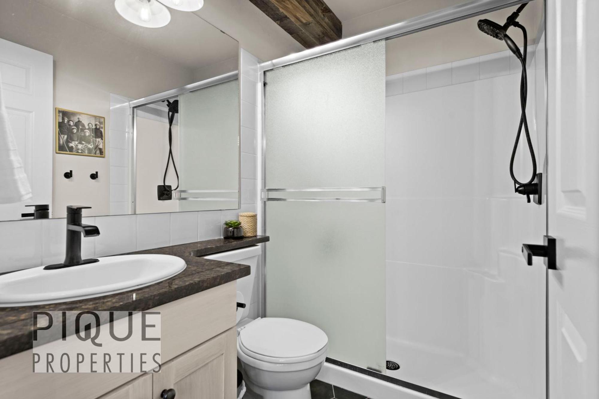 Mystic Mountain Chalet, Heated Outdoor Pool & Hot Tub, Free Parking, Fast Wifi! Canmore Eksteriør billede
