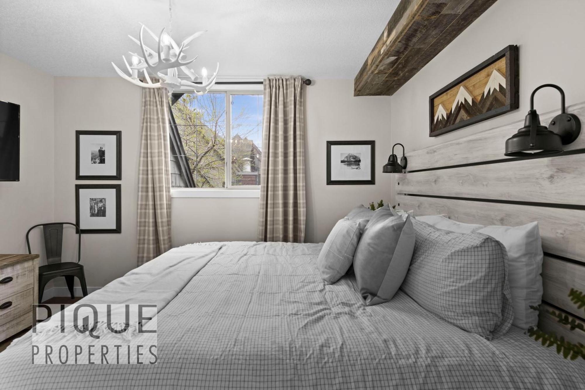 Mystic Mountain Chalet, Heated Outdoor Pool & Hot Tub, Free Parking, Fast Wifi! Canmore Eksteriør billede